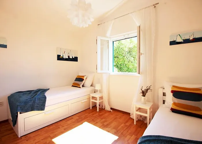 Vedran Podgora (Split-Dalmatia)